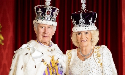 El rey Carlos III y la reina Camila en su primera foto oficial tras la coronación