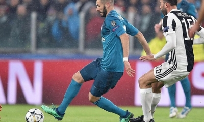 Barzagli persigue a Benzema en el partido de ida en el Juventus Stadium. Foto: La Vanguardia