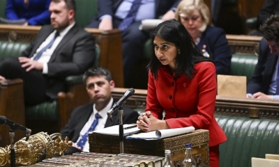 La ministra del Interior de Reino Unido, Suella Braverman, interviene en la Cámara de los Comunes en Londres