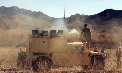 Soldados afganos vigilan una ruta de los talibanes en Kandahar, en diciembre pasado. | EFE
