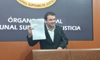 El magistrado Olvis Egüez, en conferencia de prensa.