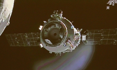 La nave espacial china Shenzhou-9 se desacopla del laboratorio espacial Tiangong-1 el 24 de junio de 2012.