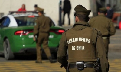 En el parte policial, los carabineros afectados relataron que escucharon un primer disparo que impactó a escasos metros de ellos. | Fuente: AFP