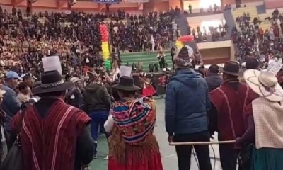 Por segundo día, campesinos se enfrentan a chicotazos e insultos en el congreso de la Csutcb