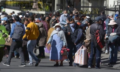 Aglomeración en el centro de la ciudad de La Paz