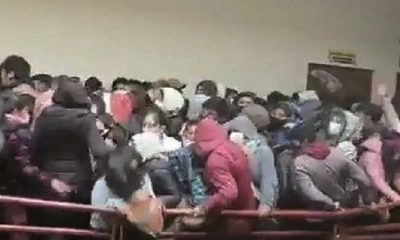 Estudiantes en el cuarto piso del edificio de la UPEA, el martes, antes de la tragedia. 