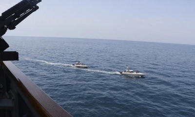 Patrulleras de la Guardia Revolucionaria de Iran, próximas a un barco norteamericano el pasado 15 de abril (U.S. Navy via AP) (AP)