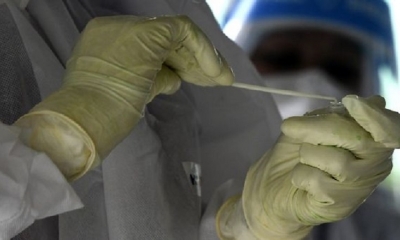 La pandemia, que ya contagió a 16,5 millones de personas y provocó 654 000 decesos, sigue imparable obligando a las autoridades a tomar nuevas medidas
