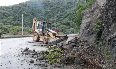 Los conductores reportaron un derrumbe considerable el sector de La Goma.