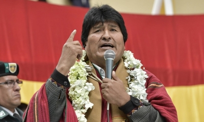 El presidente Evo Morales entrega recursos económicos del programa 