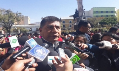 El canciller Huanacuni en la plaza Murillo. Foto: Joel López
