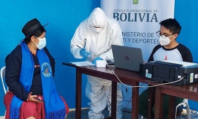 Dirigente d las Bartolinas se vacuna 