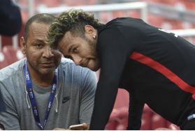 Neymar, padre e hijo, ya no son socios del FC Barcelona. Foto: Internet
