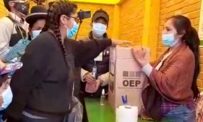 Eva Copa, asistió acompañada de su hijo/Foto. RRSS