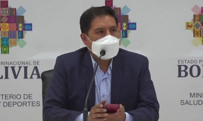 El ministro de Salud, Jeyson Auza, en conferencia de prensa