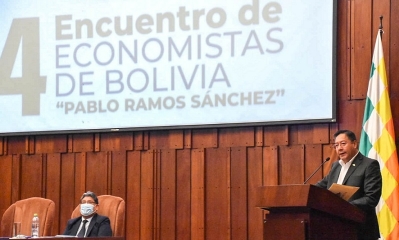 Luis Arce en un encuentro de economistas. Foto: APG.