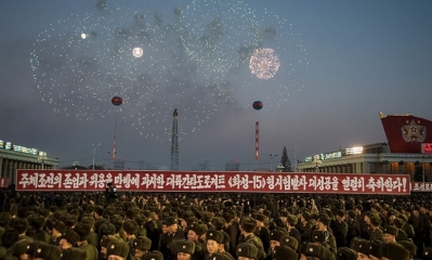 Corea del Norte organizó una masiva movilización con fuegos artificiales en Pyongyang 