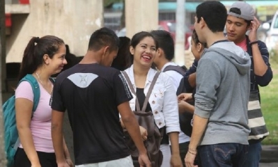 Las proyecciones del INE además revelan que la población joven tiene tendencia a disminuir. Foto: EL DEBER