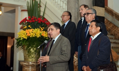  Declaraciones a la prensa por parte del ministro de Justicia, Héctor Arce Zaconeta, junto a los excancillers 