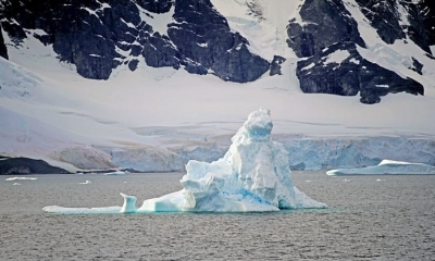 Un iceberg flota en la Antártida en febrero de 2018. Foto: RT