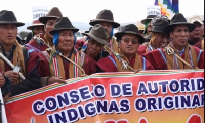  Campesinos y vecinos iniciaron el miércoles una marcha desde el Multifuncional de la ciudad de El Alto, en apoyo a la repostulación del presidente