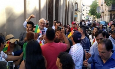 Carlos Mesa se reunió con compatriotas en Barcelona, España. Foto: CC