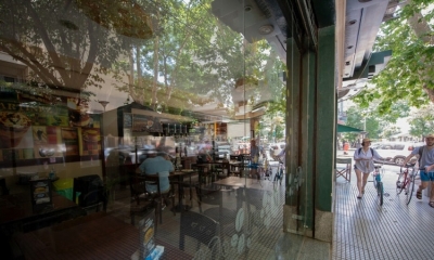 Un café de Buenos Aires en medio de un masivo apagón energético.