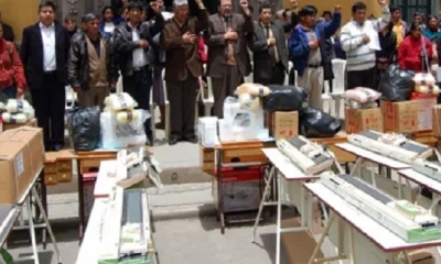 Entrega de las máquinas de tejer/Foto. RRSS