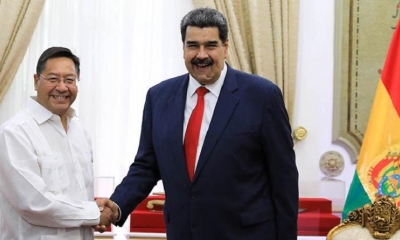 El presidente de Bolivia, Luis Arce, junto a su homólogo de Venezuela, Nicolás Maduro, en un acto público. | AFP