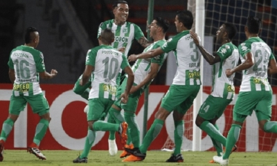 Los jugadores de Atlético Nacional celebran el primero ante Bolívar. Foto: EFE