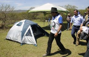 Evo Morales se instaló el domingo por la tarde en su tienda de acampar, emplazada en el campamento internacionalista. Foto: ABI