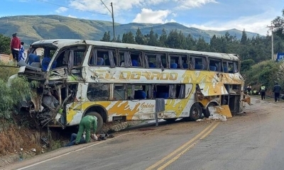 El bus se accidentó en la carretera a Santa Cruz.