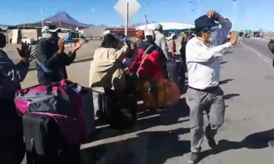 Alcalde de Colchane se despide de los bolivianos.| Foto captura de pantalla del video de Rodrigo Martínez