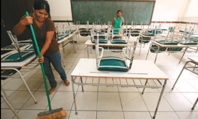La jornada dominical fue dedicada a la limpieza de las aulas en la UE Félix Bascopé