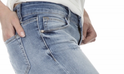 Los shorts ajustados de corte deportivo están hechos de un material muy fuerte y los lazos en la cintura están asegurados con una cerradura 