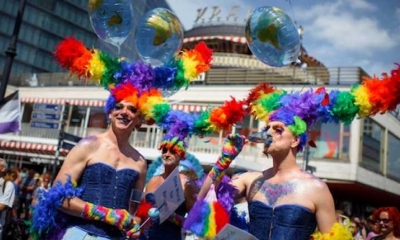 PARTICIPANTES EN EL DESFILE DEL COLECTIVO LGTB EN BRANDENBURGO.