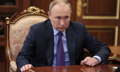 El presidente ruso, Vladimir Putin, asiste a una reunión con el jefe del Servicio de Impuestos Federales 