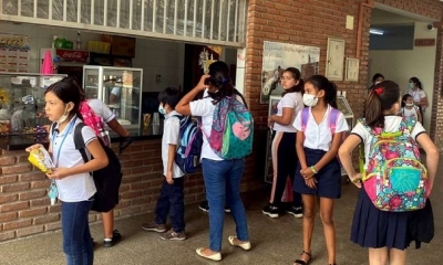 Recreo en la Unidad Educativa Jesús Peredo.