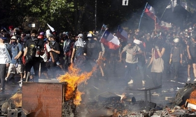 Cientos de manifestantes chilenos se enfrentan a los carabineros. | Foto archivo | AFP