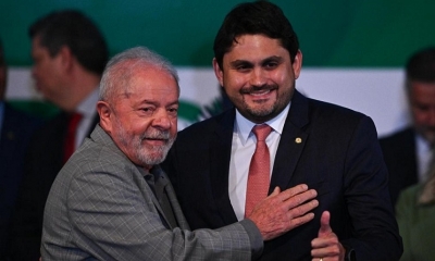 Foto de archivo del presidente de Brasil, Luiz Inacio Lula da Silva junto al ministro de Comunicaciones, Juscelino Filho. 