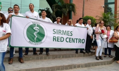 Miembros del sector salud se manifestaron este sábado en contra de la nueva medida. Foto: EL DEBER