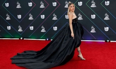 Danna Paola deslumbró con vestido negro de Carolina Herrera