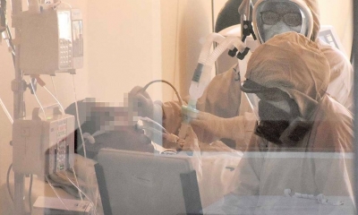 Foto referencial: Personal médico atiende a un paciente con COVID en terapia intensiva. DICO SOLÍS