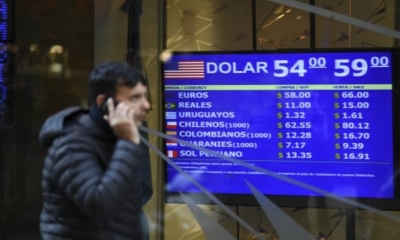 La derrota del oficialismo en las elecciones primarias del domingo provocó el lunes una turbulenta jornada sobre los activos financieros del país. 