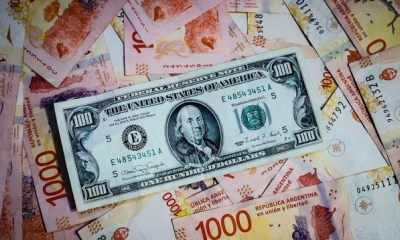 / Desde hace meses, Argentina enfrenta la devaluación de su moneda nacional frente al dólar