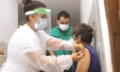 El Sedes de Santa Cruz comenzó ayer la vacunación a grupos de riesgo en Puerto Quijarro.