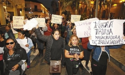 Unas 200 personas llegaron con su marcha de protesta hasta la plaza 24 de Septiembre. Foto. EL DEBER