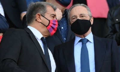 Joan Laporta y Florentino Pérez, presidentes del Barça y el Real Madrid, durante el clásico del Camp Nou