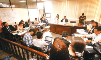 Por momentos la audiencia se volvió tensa por los alegatos vertidos por los abogados. Foto: El Deber