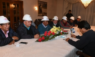 Reunión del Presidente Evo Morales y representantes de los trabajadores petroleros de Bolivia,en la zona de San Jorge/Foto. ABI